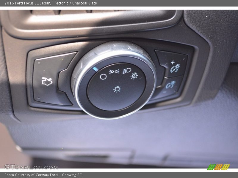 Tectonic / Charcoal Black 2016 Ford Focus SE Sedan