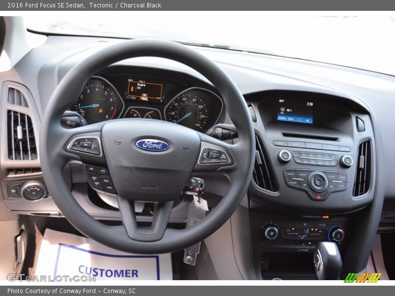 Tectonic / Charcoal Black 2016 Ford Focus SE Sedan