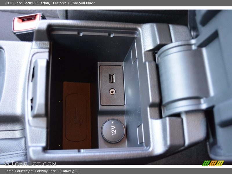 Tectonic / Charcoal Black 2016 Ford Focus SE Sedan