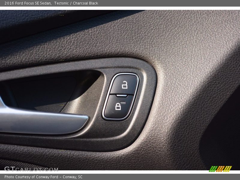 Tectonic / Charcoal Black 2016 Ford Focus SE Sedan