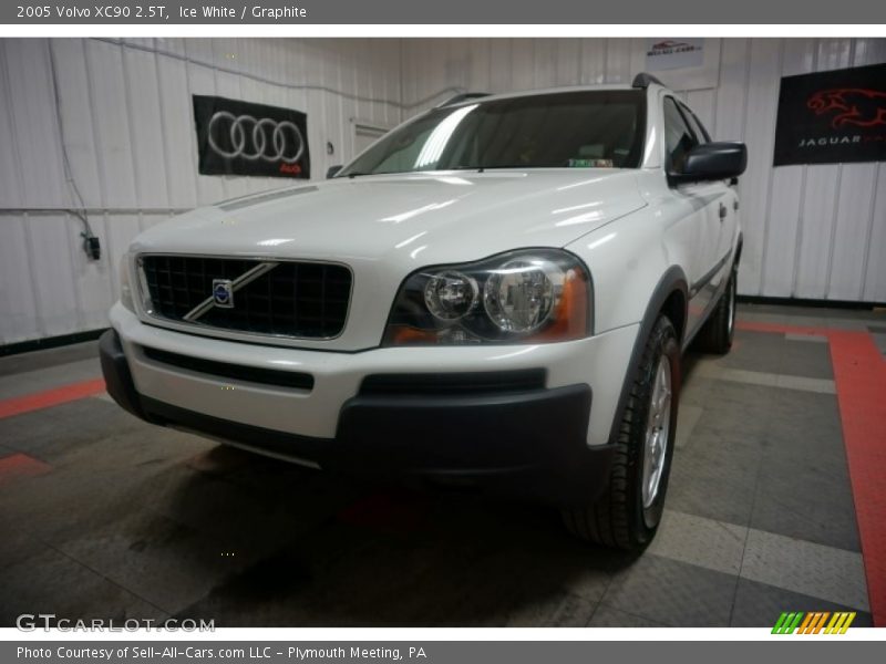 Ice White / Graphite 2005 Volvo XC90 2.5T