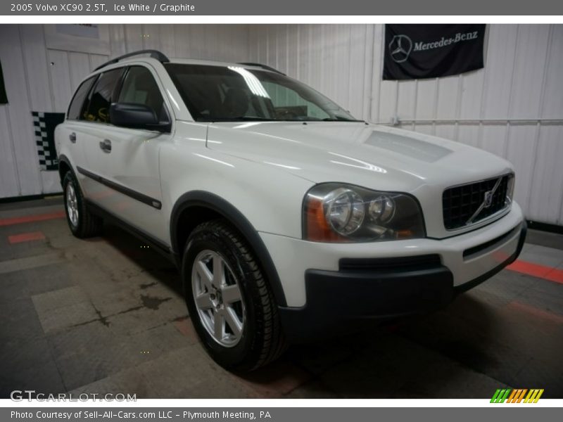 Ice White / Graphite 2005 Volvo XC90 2.5T