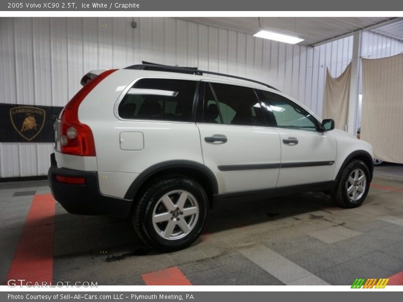 Ice White / Graphite 2005 Volvo XC90 2.5T