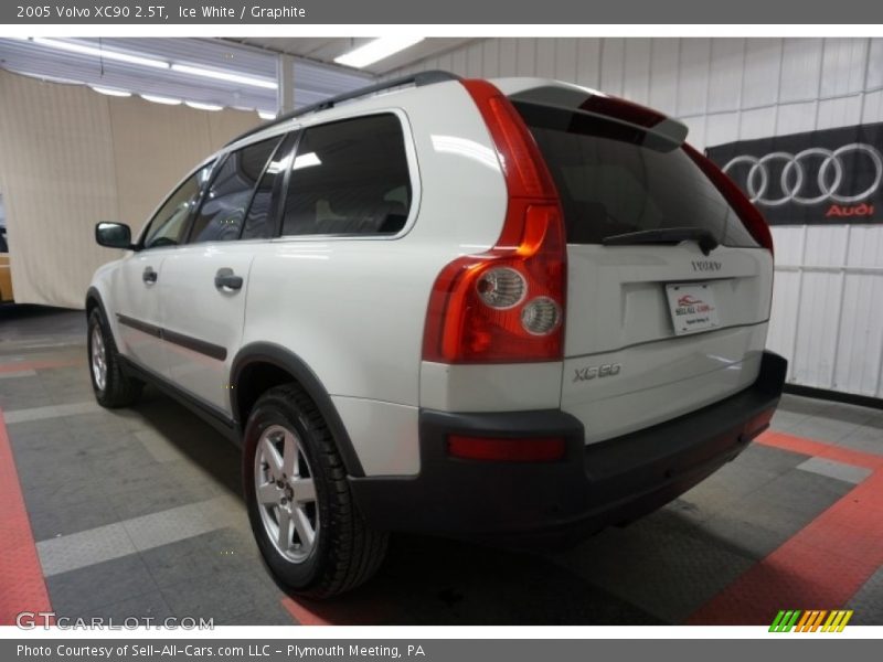 Ice White / Graphite 2005 Volvo XC90 2.5T