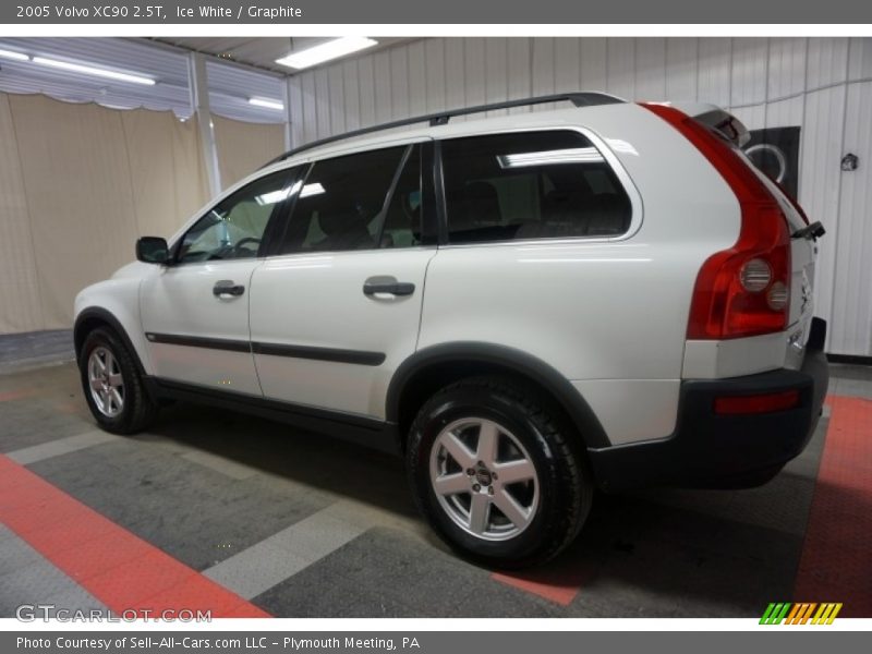 Ice White / Graphite 2005 Volvo XC90 2.5T