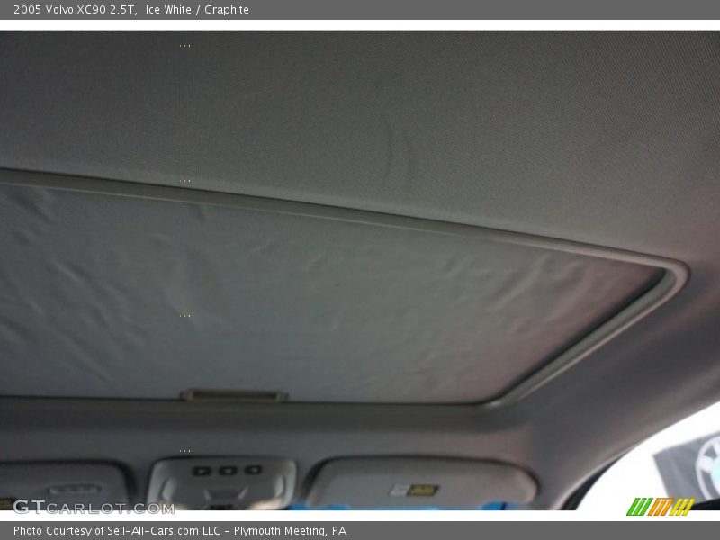 Ice White / Graphite 2005 Volvo XC90 2.5T