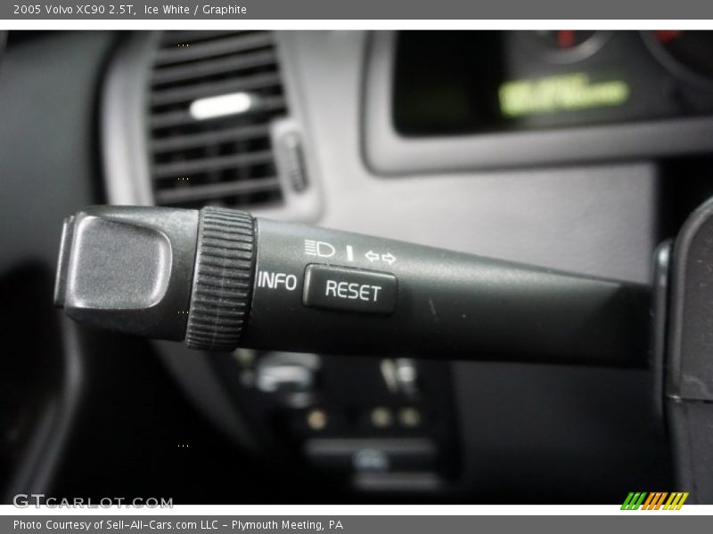 Ice White / Graphite 2005 Volvo XC90 2.5T