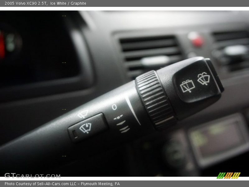 Ice White / Graphite 2005 Volvo XC90 2.5T