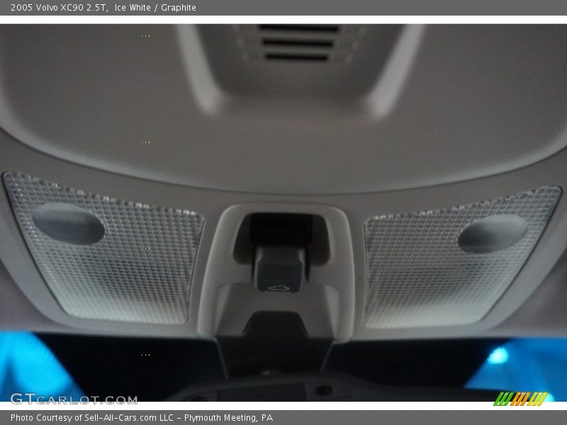 Ice White / Graphite 2005 Volvo XC90 2.5T