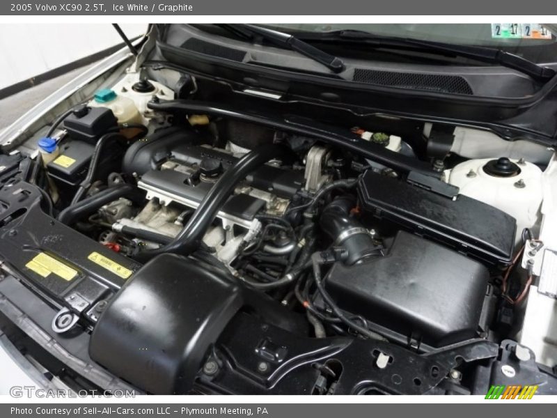 Ice White / Graphite 2005 Volvo XC90 2.5T