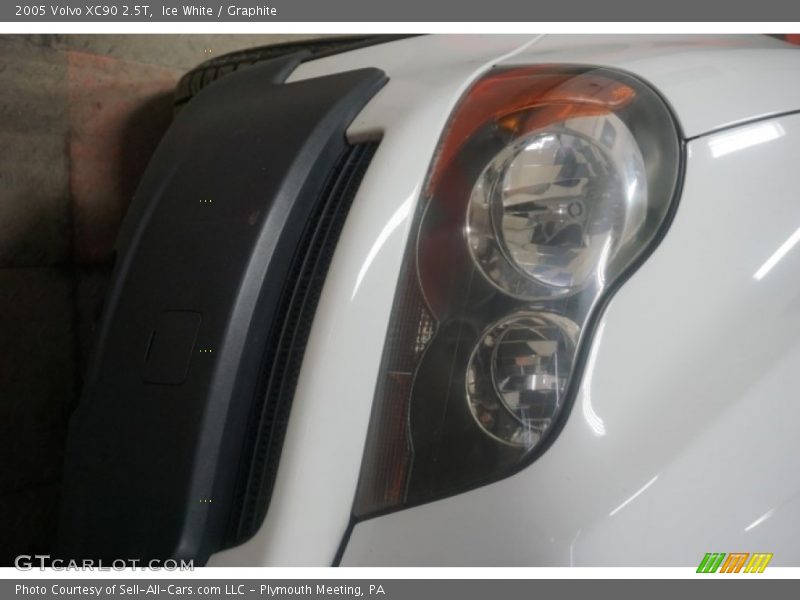 Ice White / Graphite 2005 Volvo XC90 2.5T