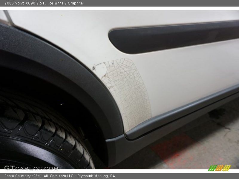 Ice White / Graphite 2005 Volvo XC90 2.5T