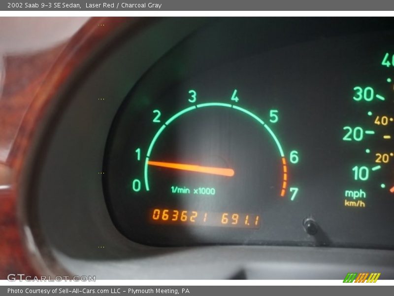 Laser Red / Charcoal Gray 2002 Saab 9-3 SE Sedan