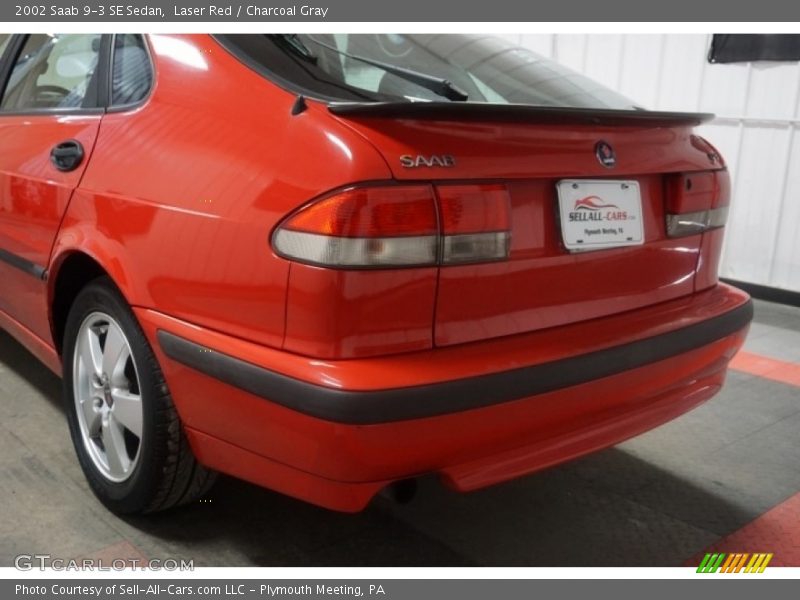 Laser Red / Charcoal Gray 2002 Saab 9-3 SE Sedan