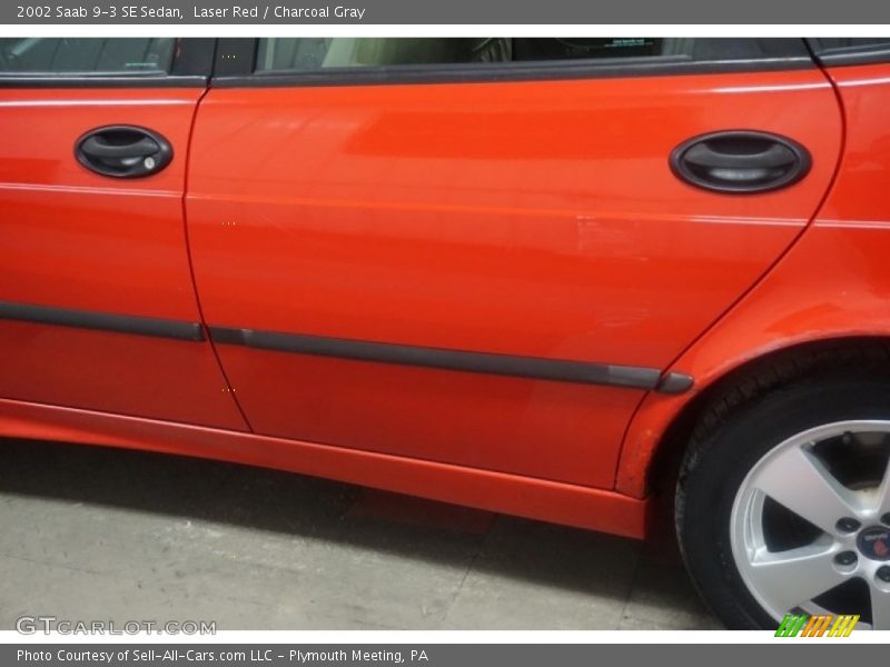 Laser Red / Charcoal Gray 2002 Saab 9-3 SE Sedan