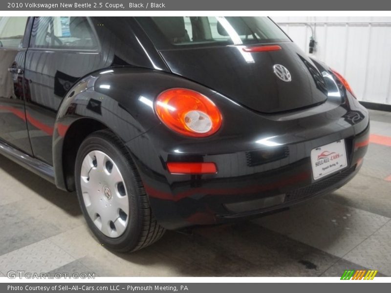 Black / Black 2010 Volkswagen New Beetle 2.5 Coupe