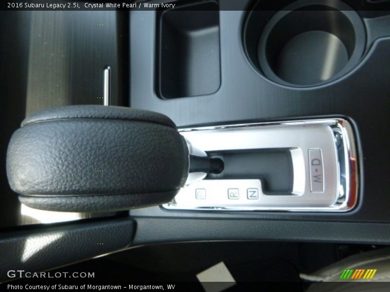 Crystal White Pearl / Warm Ivory 2016 Subaru Legacy 2.5i
