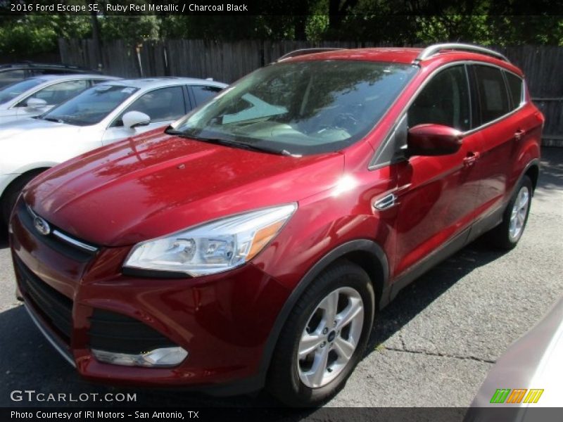 Ruby Red Metallic / Charcoal Black 2016 Ford Escape SE