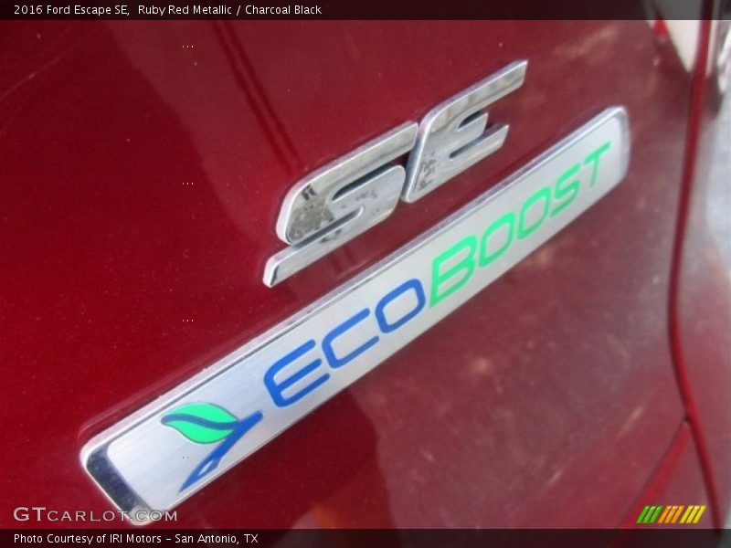 Ruby Red Metallic / Charcoal Black 2016 Ford Escape SE
