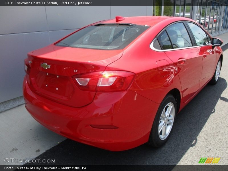 Red Hot / Jet Black 2016 Chevrolet Cruze LT Sedan