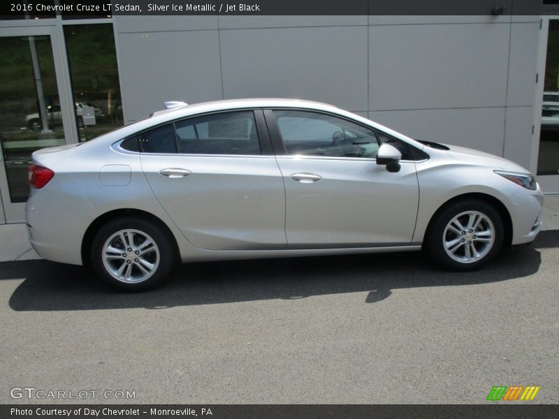 Silver Ice Metallic / Jet Black 2016 Chevrolet Cruze LT Sedan