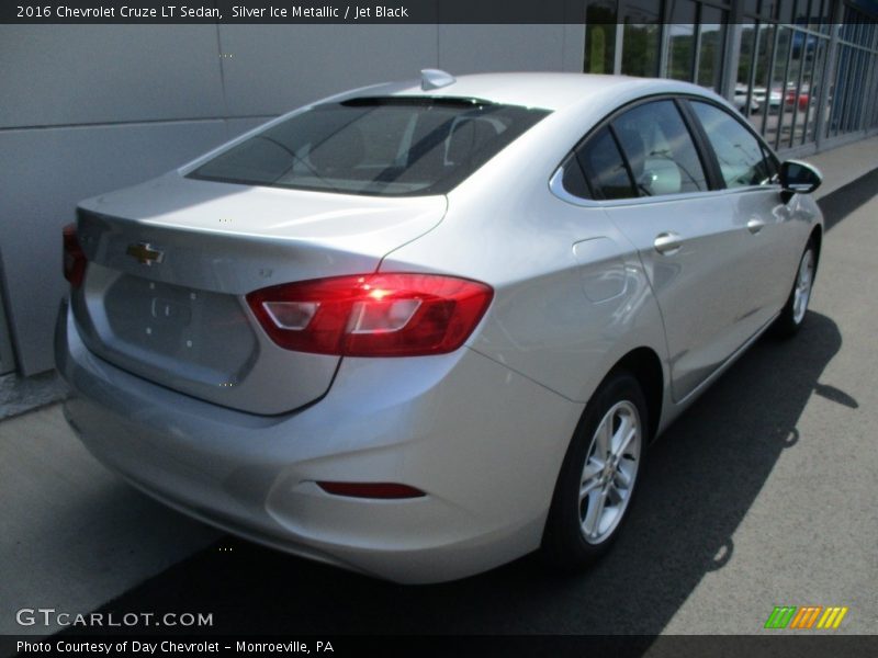 Silver Ice Metallic / Jet Black 2016 Chevrolet Cruze LT Sedan
