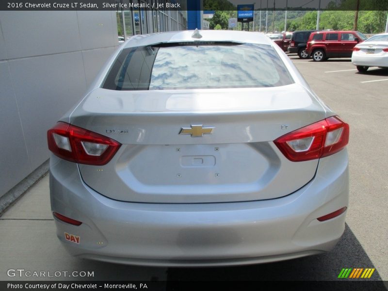 Silver Ice Metallic / Jet Black 2016 Chevrolet Cruze LT Sedan