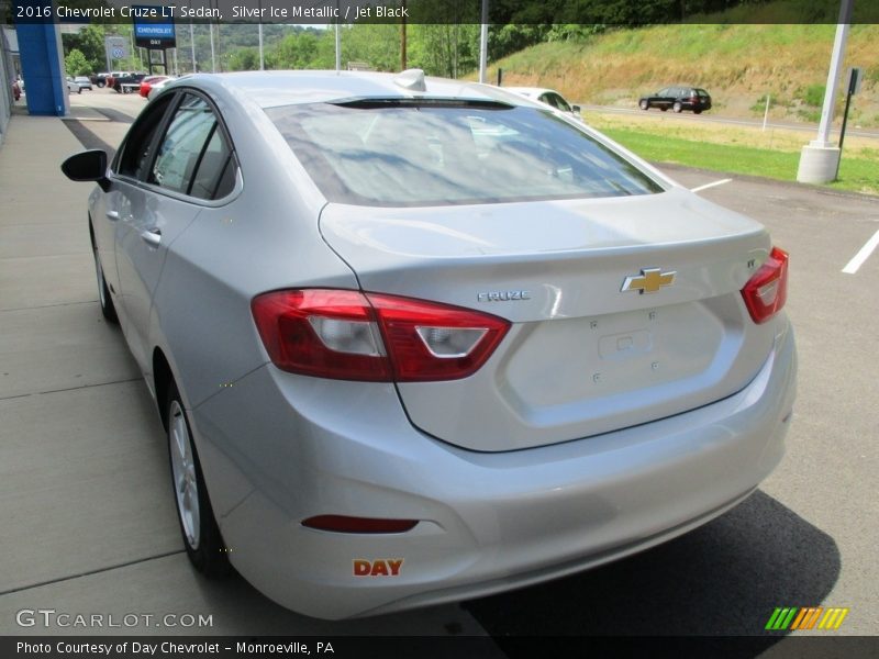 Silver Ice Metallic / Jet Black 2016 Chevrolet Cruze LT Sedan