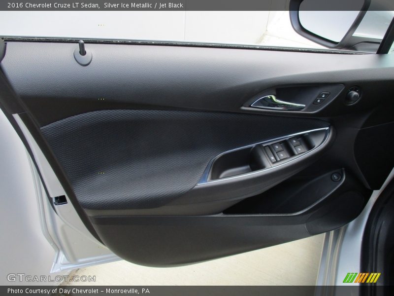 Silver Ice Metallic / Jet Black 2016 Chevrolet Cruze LT Sedan