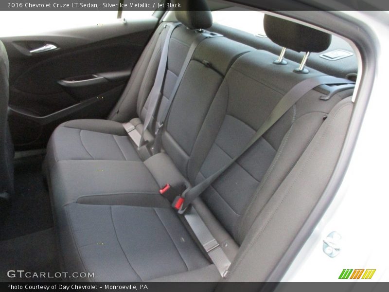 Silver Ice Metallic / Jet Black 2016 Chevrolet Cruze LT Sedan