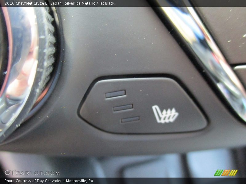 Silver Ice Metallic / Jet Black 2016 Chevrolet Cruze LT Sedan