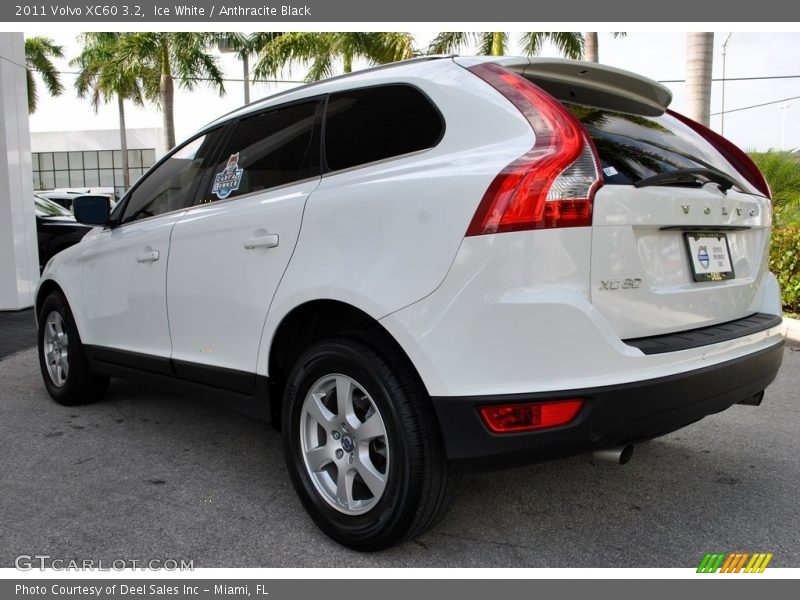 Ice White / Anthracite Black 2011 Volvo XC60 3.2