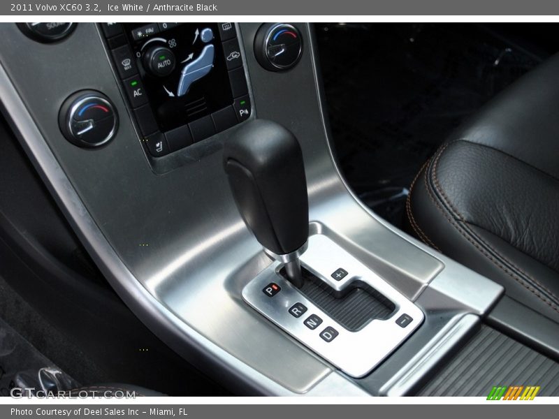 Ice White / Anthracite Black 2011 Volvo XC60 3.2