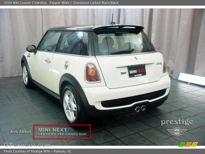 Pepper White / Checkered Carbon Black/Black 2009 Mini Cooper S Hardtop