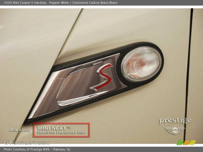 Pepper White / Checkered Carbon Black/Black 2009 Mini Cooper S Hardtop