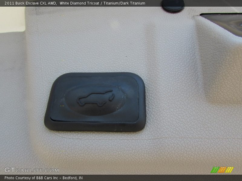 White Diamond Tricoat / Titanium/Dark Titanium 2011 Buick Enclave CXL AWD