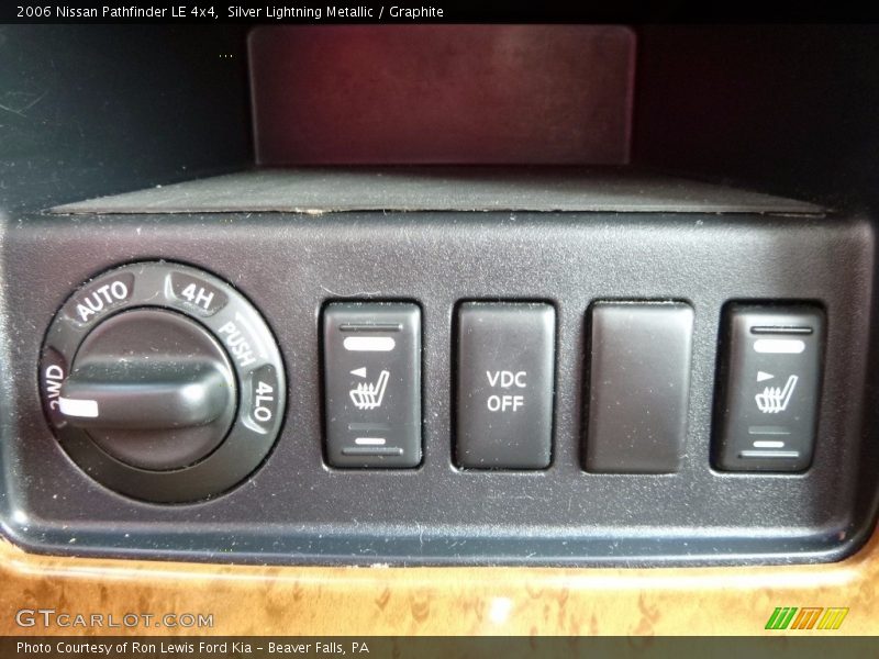 Silver Lightning Metallic / Graphite 2006 Nissan Pathfinder LE 4x4