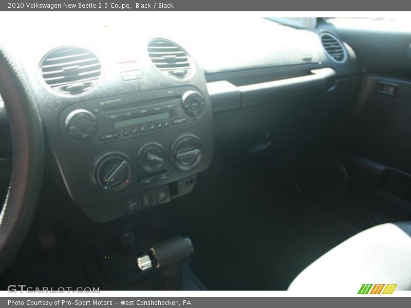 Black / Black 2010 Volkswagen New Beetle 2.5 Coupe