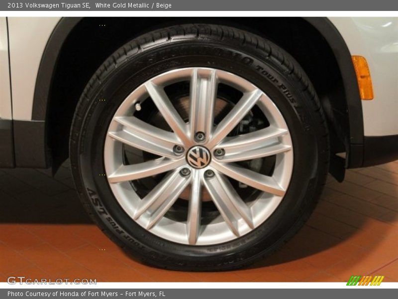 White Gold Metallic / Beige 2013 Volkswagen Tiguan SE