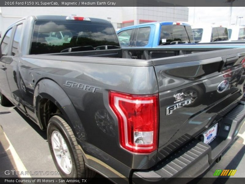 Magnetic / Medium Earth Gray 2016 Ford F150 XL SuperCab