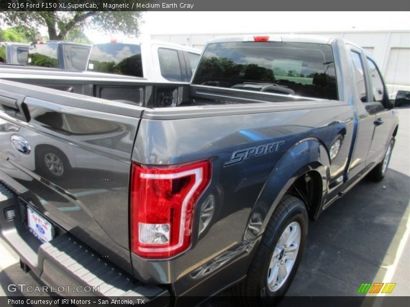 Magnetic / Medium Earth Gray 2016 Ford F150 XL SuperCab