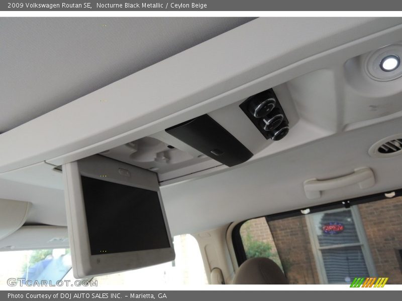 Nocturne Black Metallic / Ceylon Beige 2009 Volkswagen Routan SE