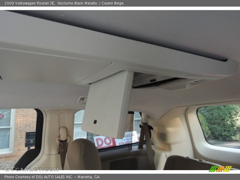 Nocturne Black Metallic / Ceylon Beige 2009 Volkswagen Routan SE