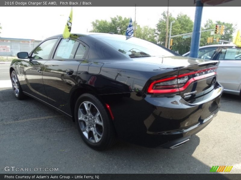 Pitch Black / Black 2016 Dodge Charger SE AWD