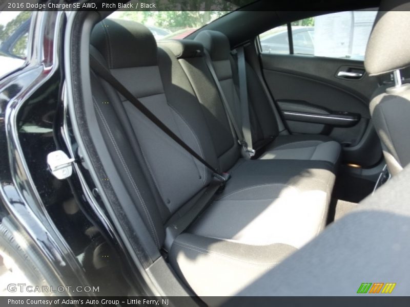 Pitch Black / Black 2016 Dodge Charger SE AWD