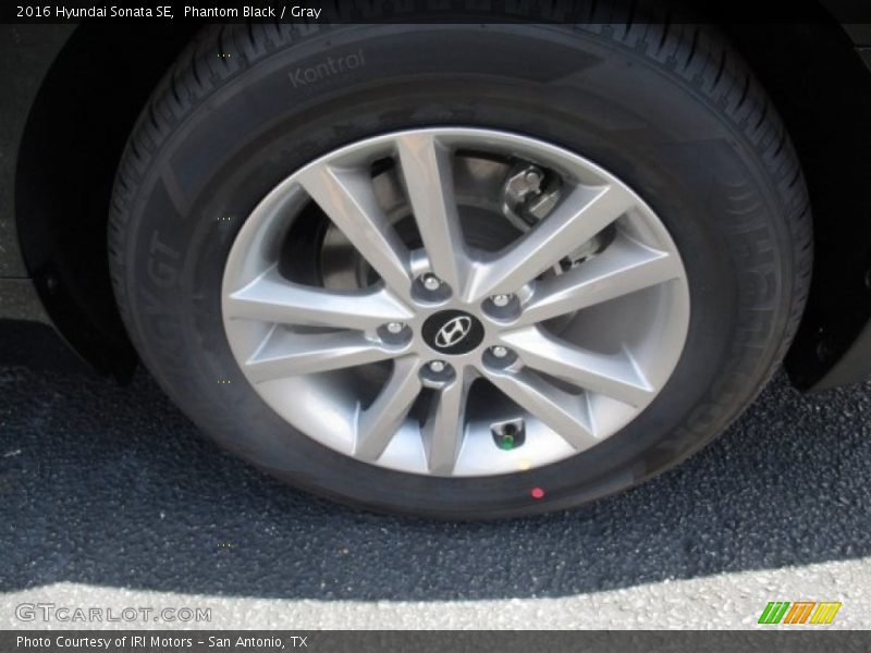Phantom Black / Gray 2016 Hyundai Sonata SE