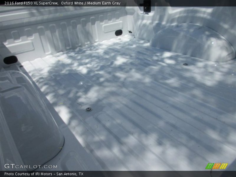 Oxford White / Medium Earth Gray 2016 Ford F150 XL SuperCrew