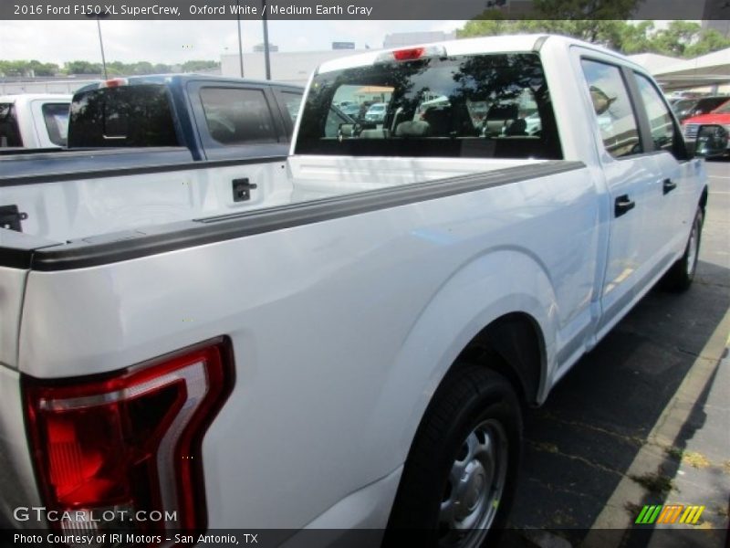 Oxford White / Medium Earth Gray 2016 Ford F150 XL SuperCrew