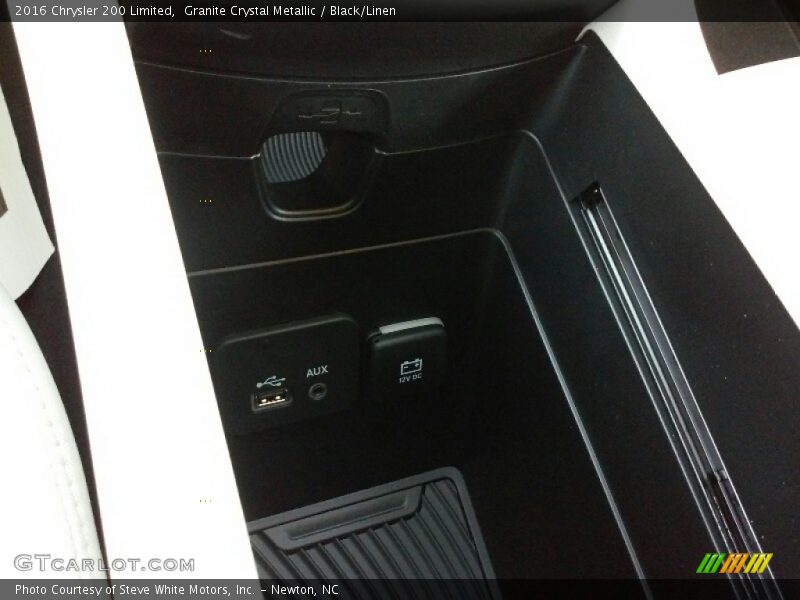 Granite Crystal Metallic / Black/Linen 2016 Chrysler 200 Limited
