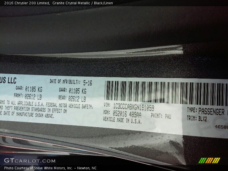 Granite Crystal Metallic / Black/Linen 2016 Chrysler 200 Limited
